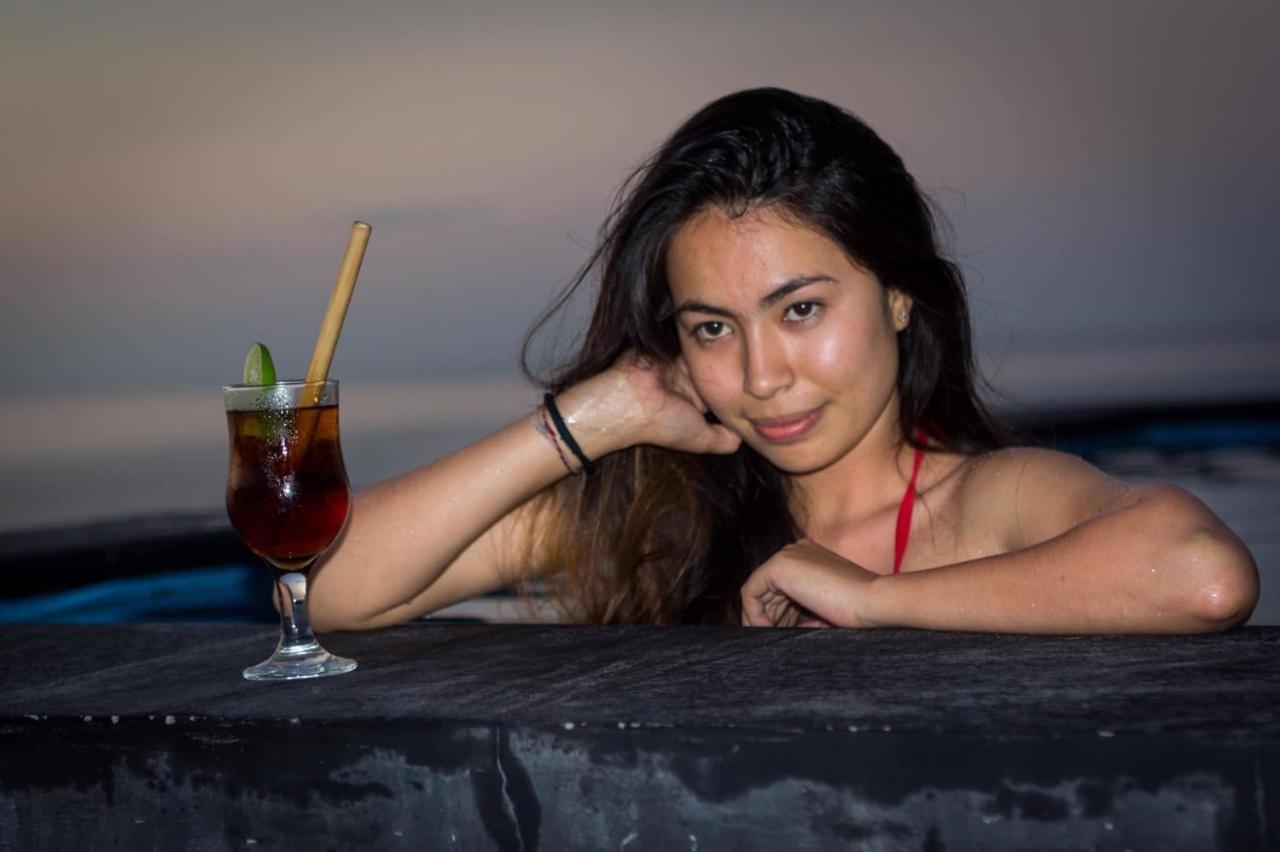 Waenis Sunset View Hotel&Restaurant, Amed, Bali Buitenkant foto