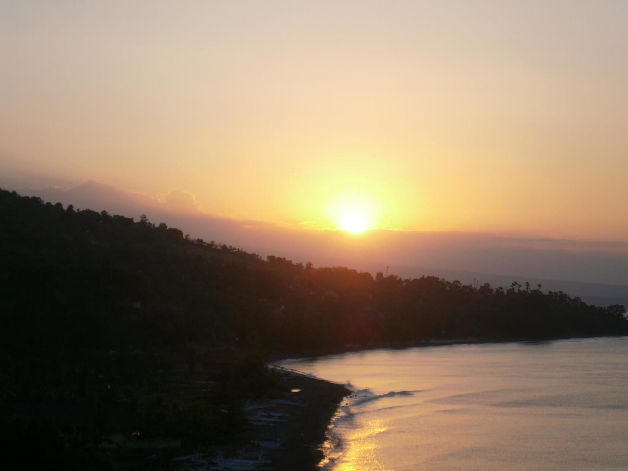 Waenis Sunset View Hotel&Restaurant, Amed, Bali Buitenkant foto