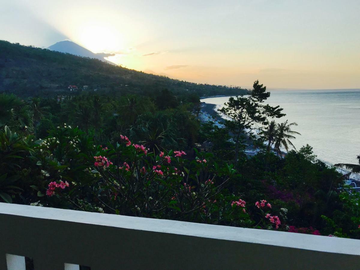 Waenis Sunset View Hotel&Restaurant, Amed, Bali Buitenkant foto