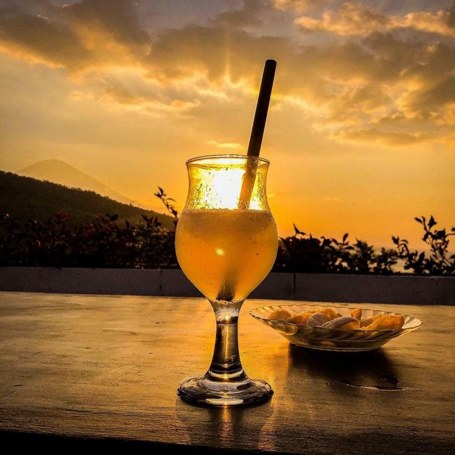 Waenis Sunset View Hotel&Restaurant, Amed, Bali Buitenkant foto