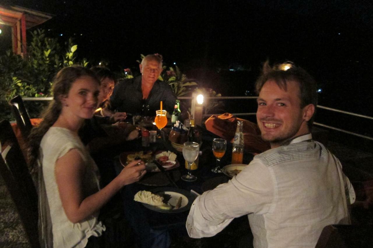 Waenis Sunset View Hotel&Restaurant, Amed, Bali Buitenkant foto